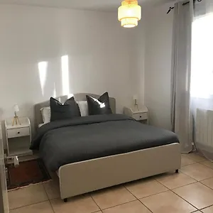 Privee Calme 15 Min A Pied Du Centre Parking Gratuit , Arles France